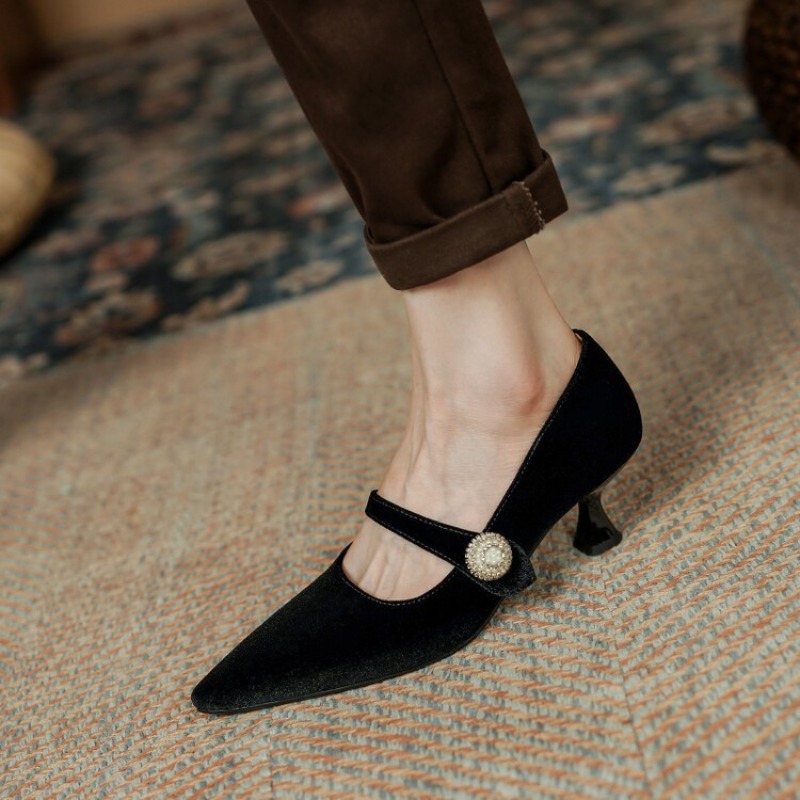 Weinrote Mary-Jane-Schuhe mit  – Women'S Heels Bewertung und Preis